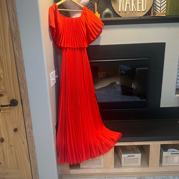 red maxi dress off the shoulder beautiful - Picture 2 of 2